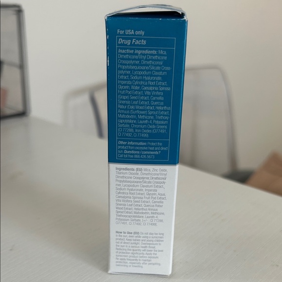 Sunforgettable Brush-On Shield SPF 50 - Blue and White. Colorescience for face - Picture 3 of 6